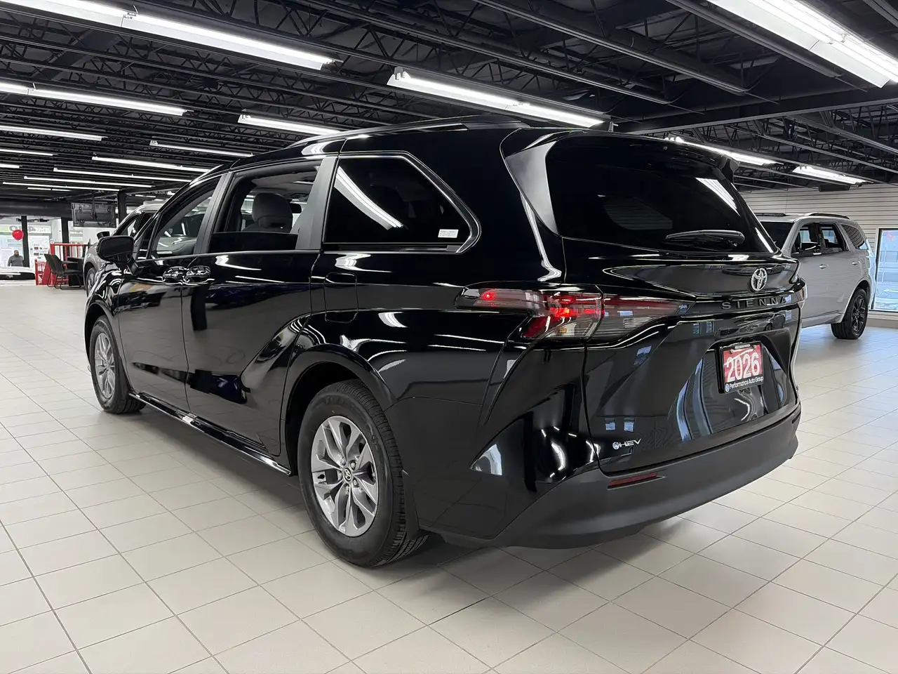 Toyota Sienna снимка Toyota Sienna