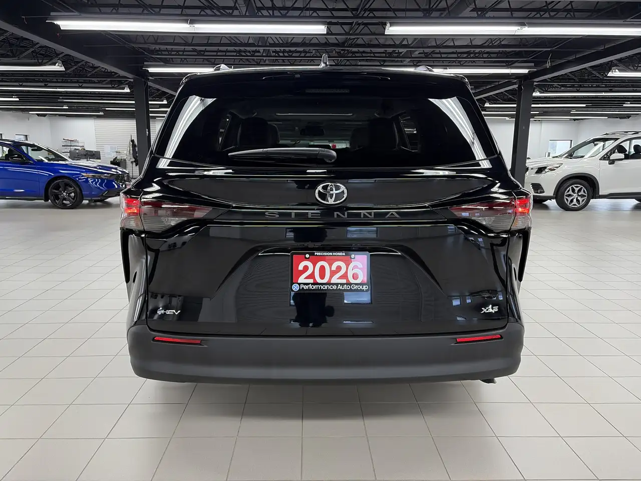 Toyota Sienna снимка Toyota Sienna