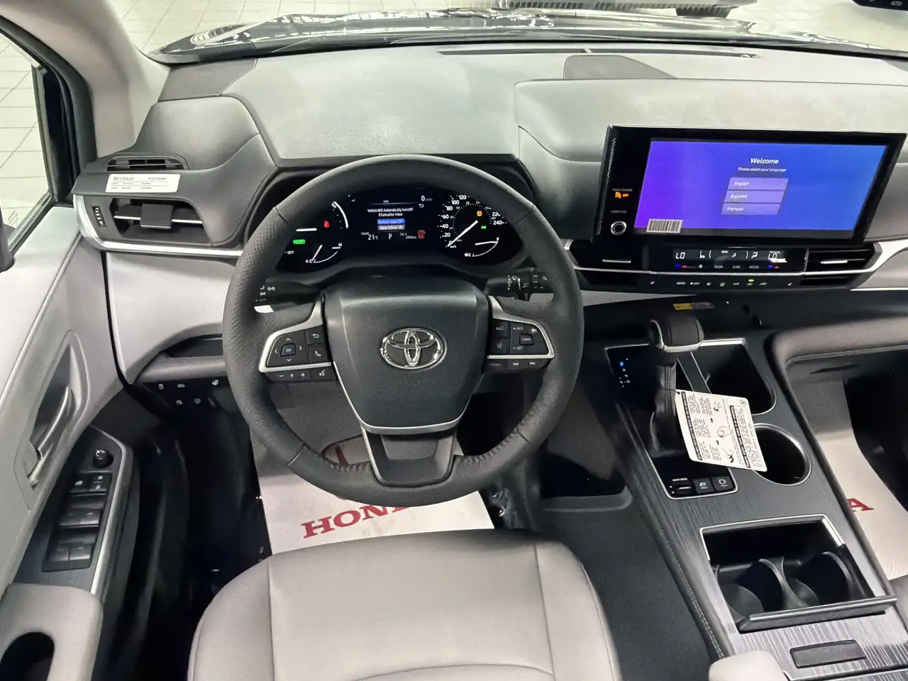 Toyota Sienna снимка Toyota Sienna
