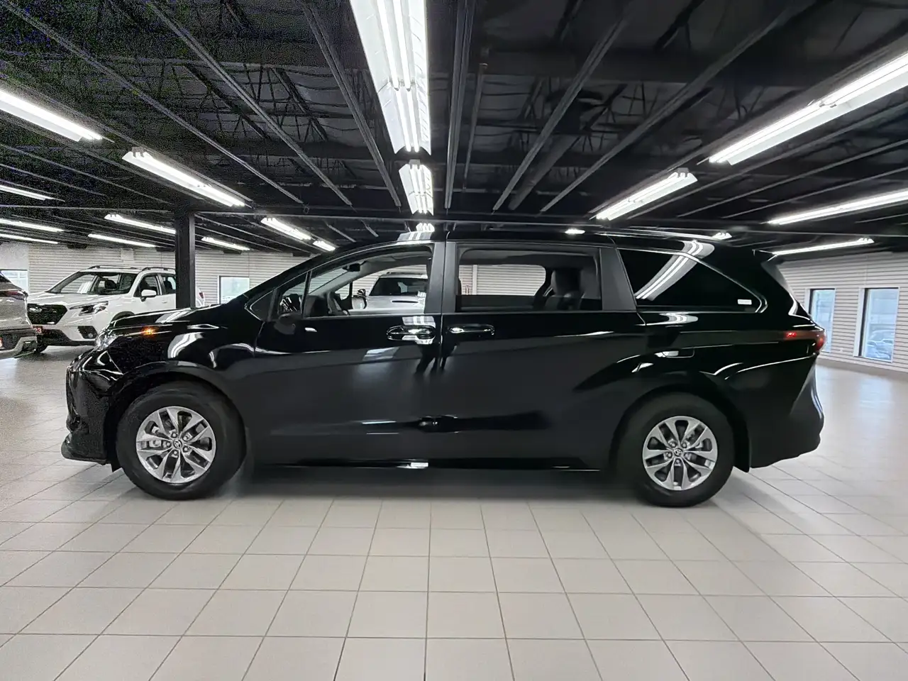 Toyota Sienna снимка Toyota Sienna