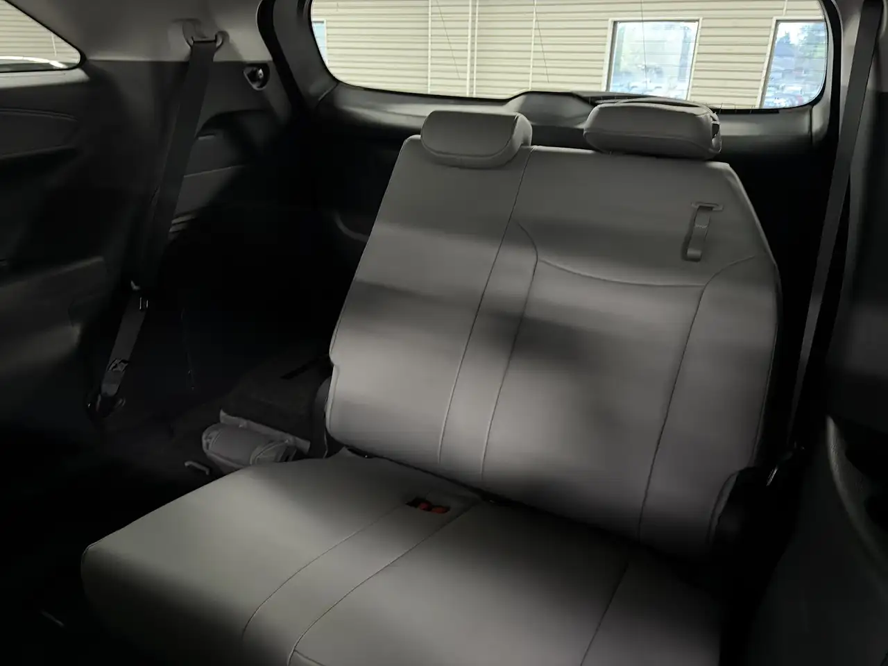 Toyota Sienna снимка Toyota Sienna