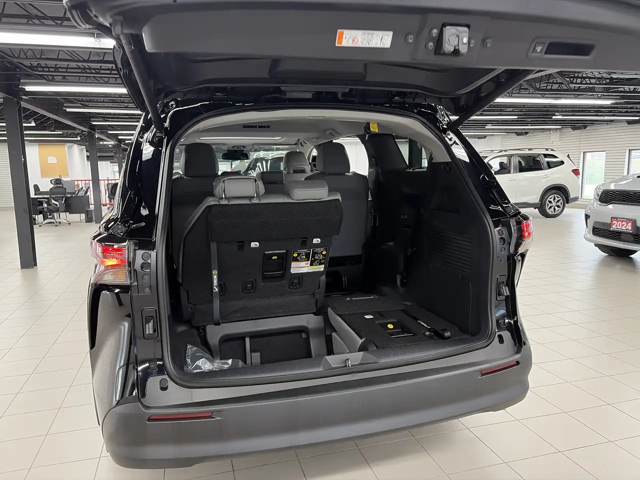 Toyota Sienna снимка Toyota Sienna