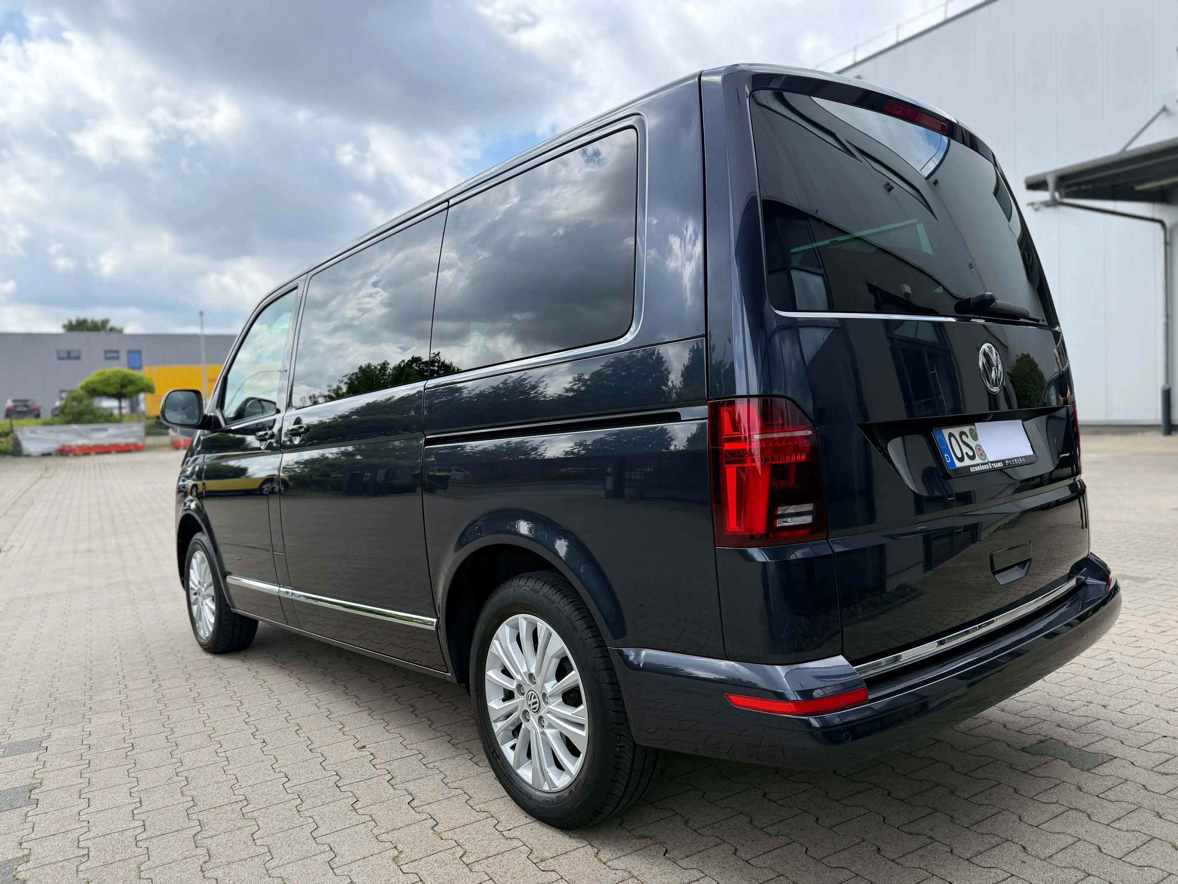 Volkswagen T6.1 Multivan Multivan Generation Six 4MOTION Alcantara 2Schiebe — photo 6