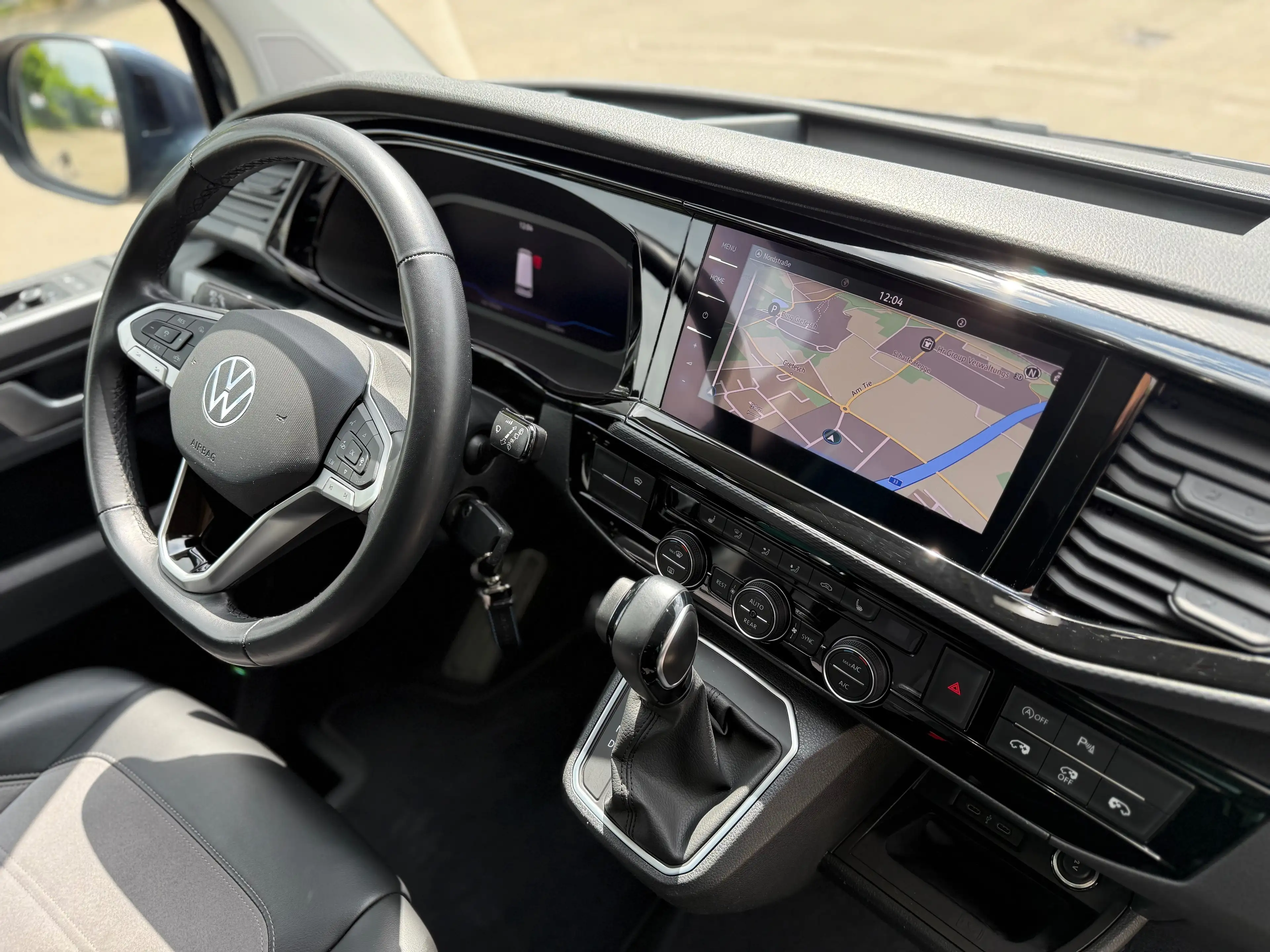 Volkswagen T6.1 Multivan Multivan Generation Six 4MOTION Alcantara 2Schiebe — photo 13