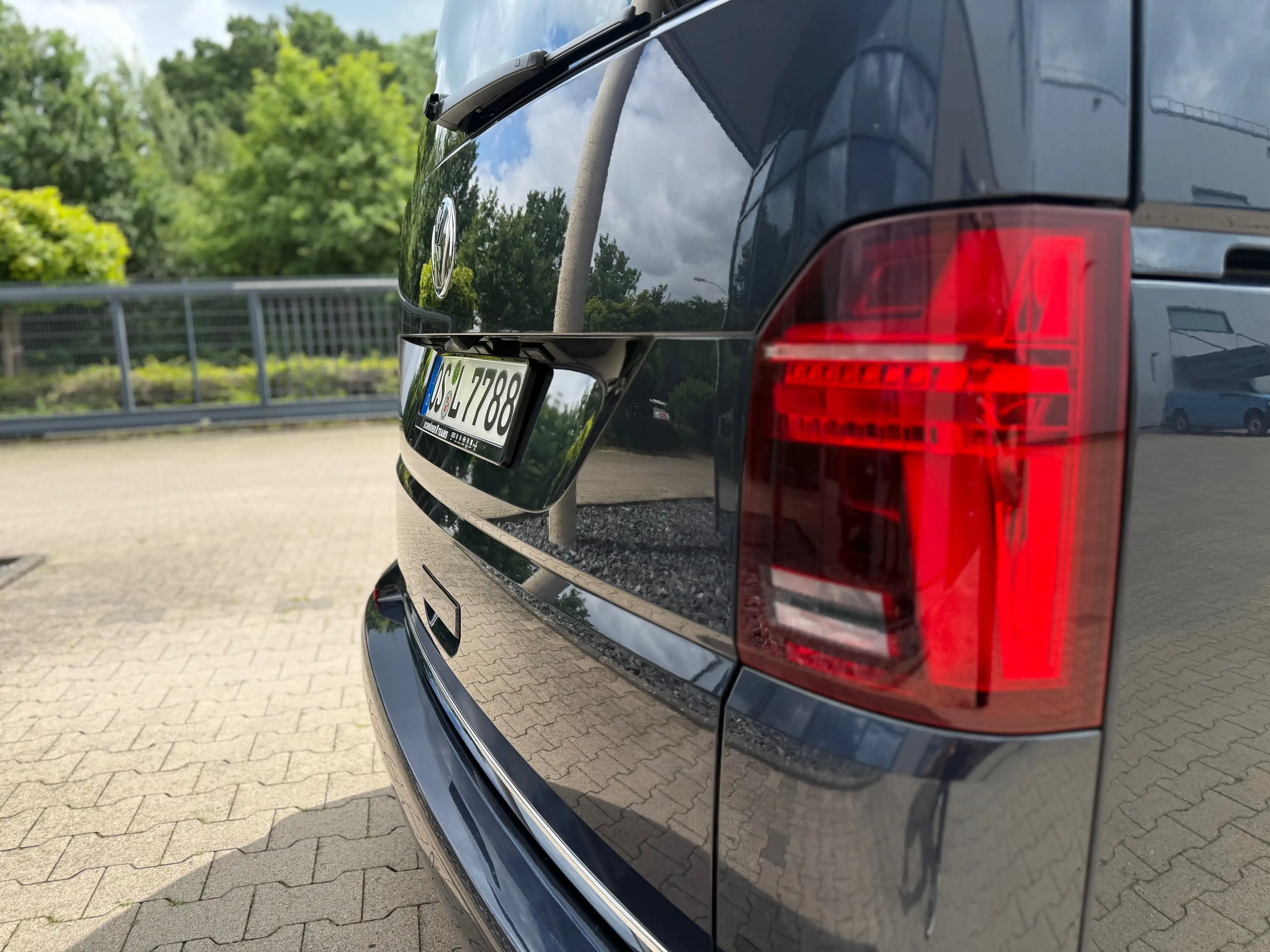 Volkswagen T6.1 Multivan Multivan Generation Six 4MOTION Alcantara 2Schiebe — photo 8