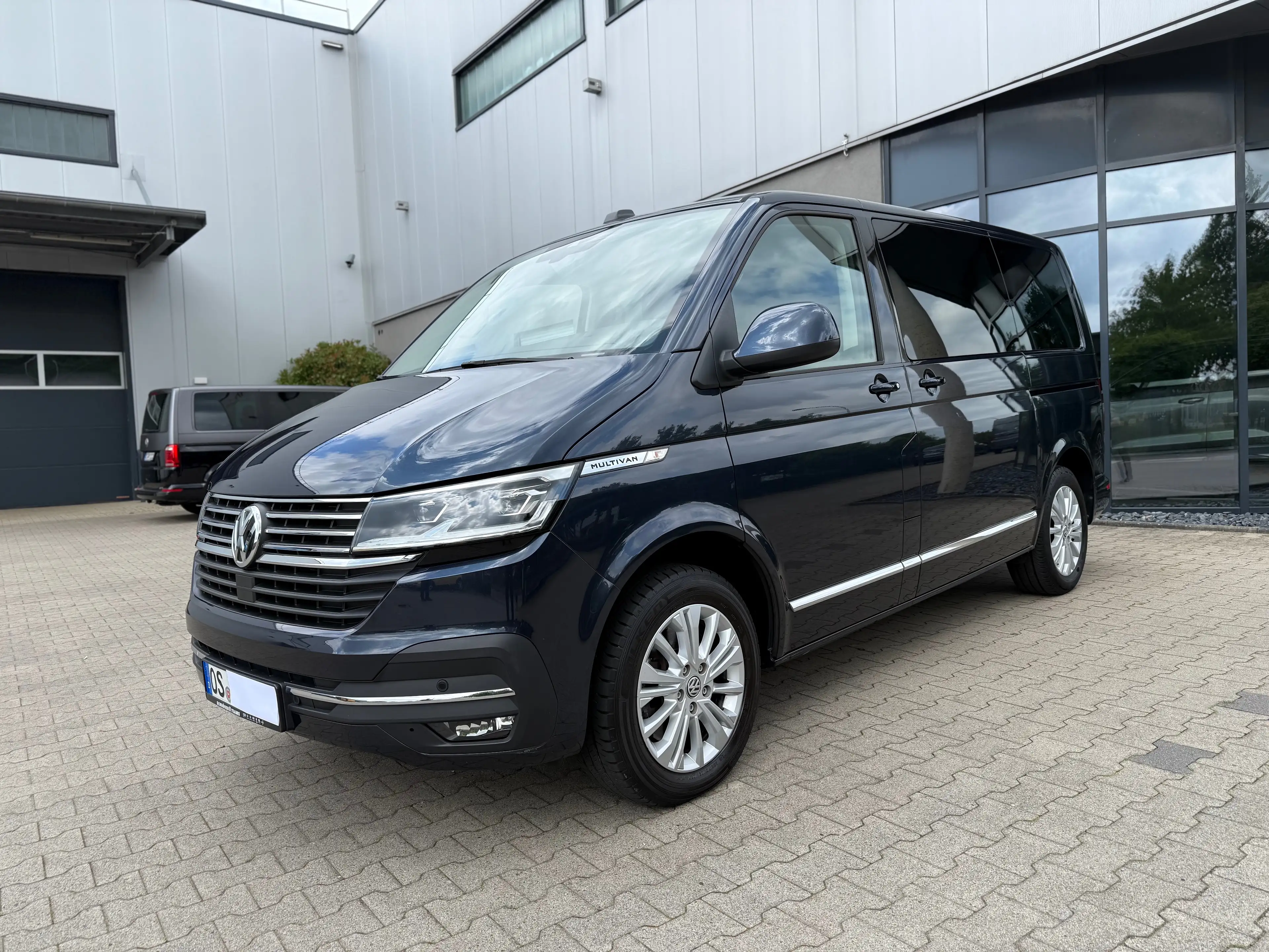 Volkswagen T6.1 Multivan Multivan Generation Six 4MOTION Alcantara 2Schiebe — photo 2