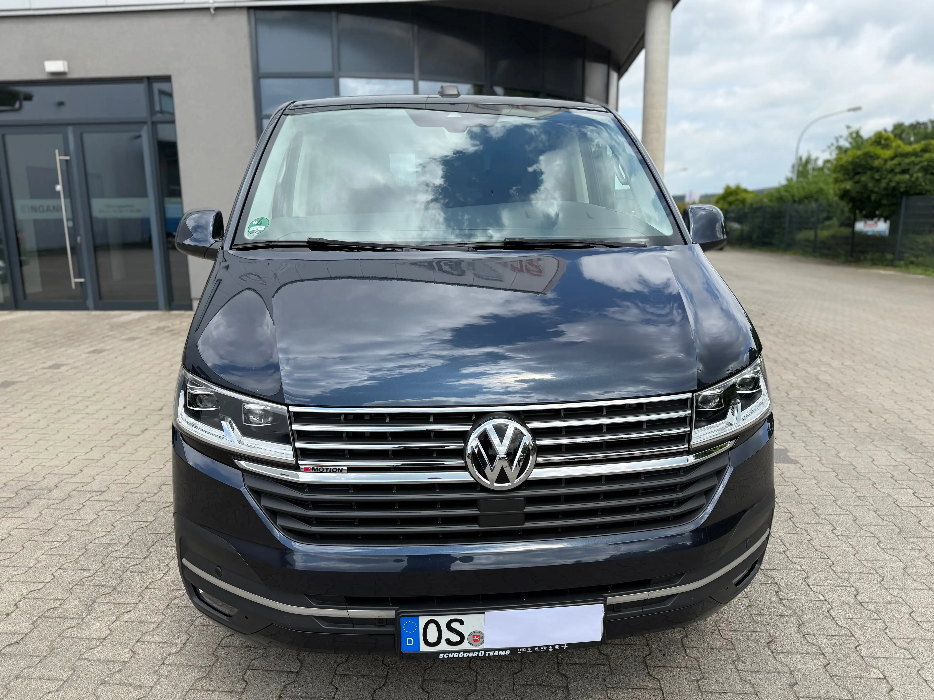 Volkswagen T6.1 Multivan Multivan Generation Six 4MOTION Alcantara 2Schiebe — photo 4
