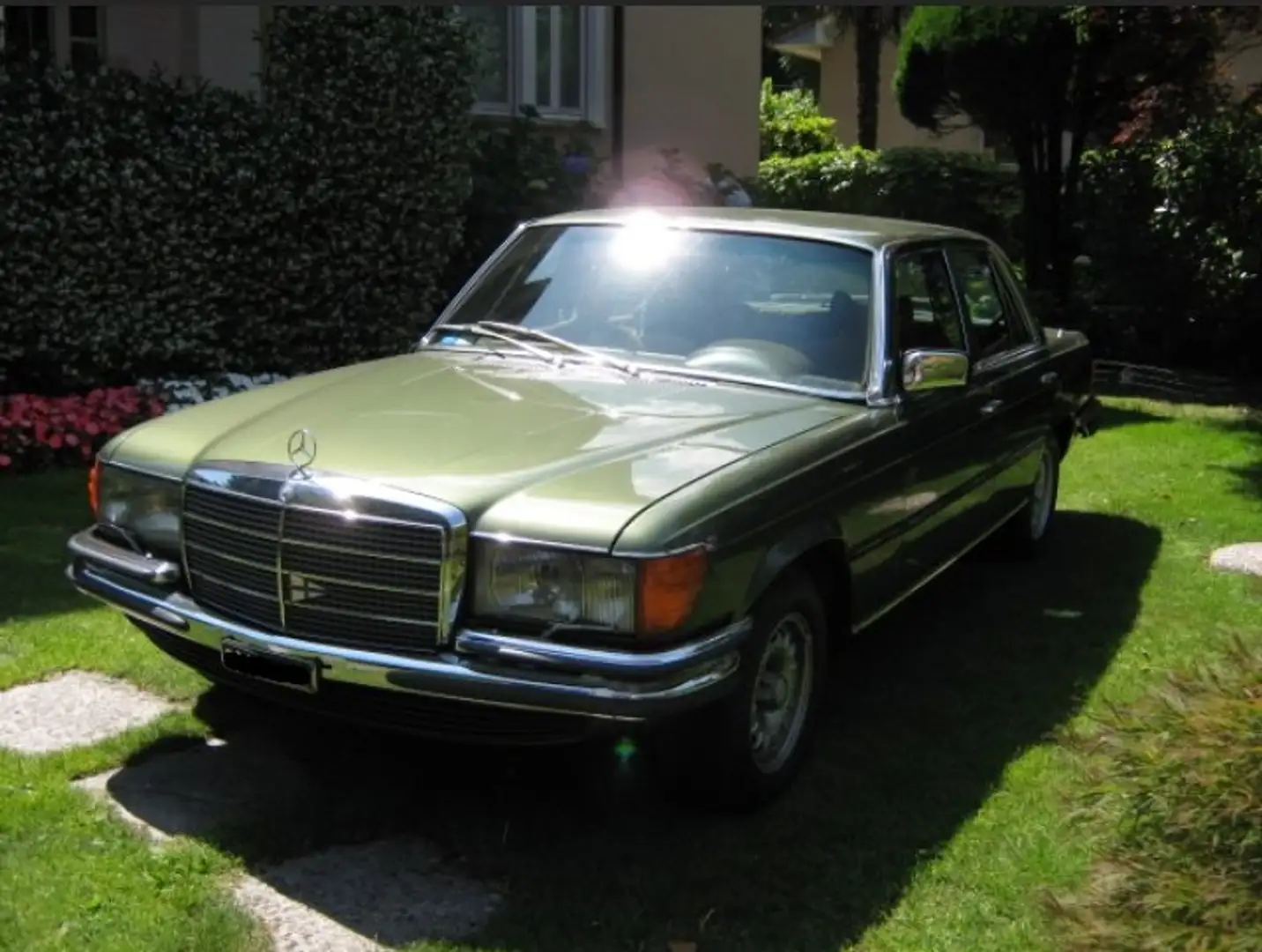 Mercedes-Benz 350 SE Verde - 1