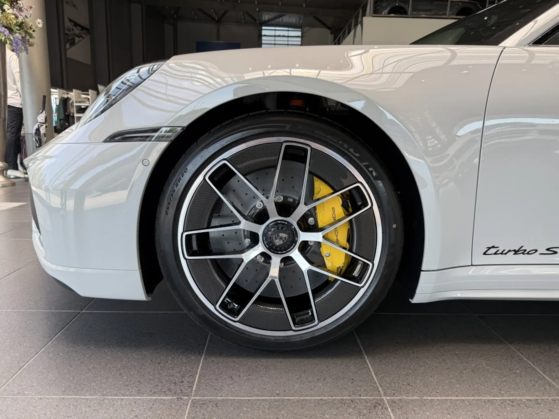 포르쉐 911 Turbo S Coupe 2026 화이트 사진 5
