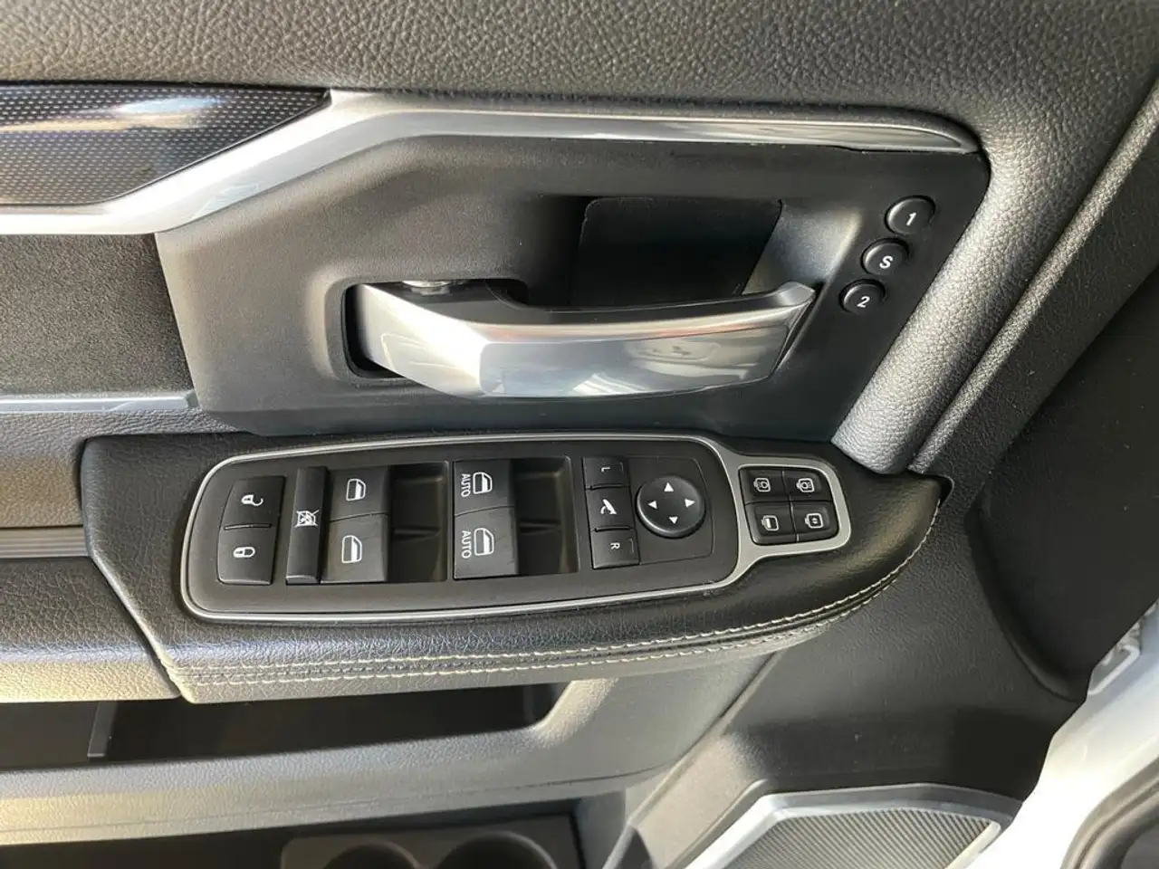 RAM 2500 снимка RAM 2500