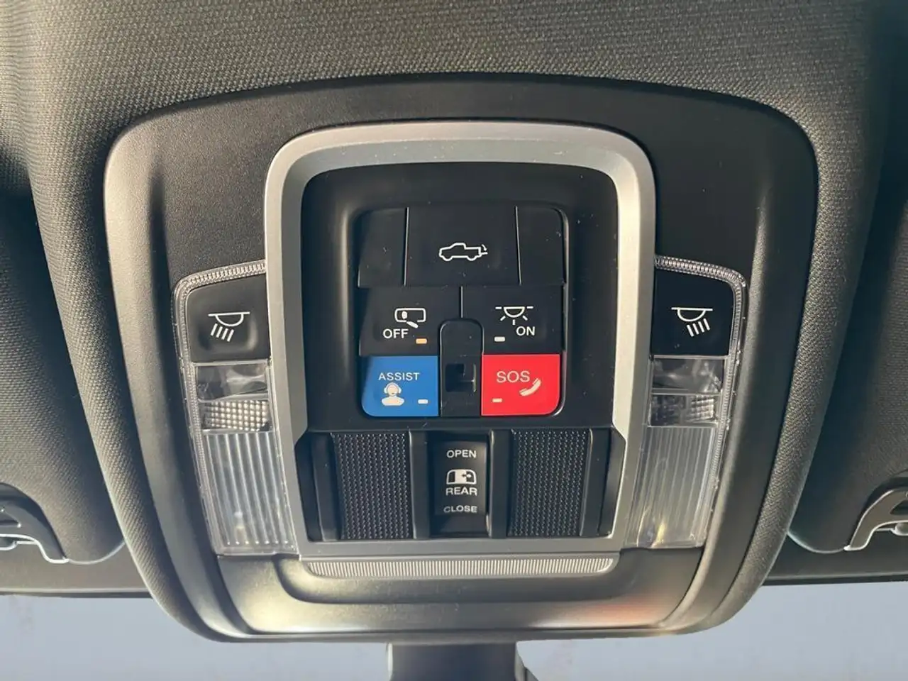 RAM 2500 снимка RAM 2500