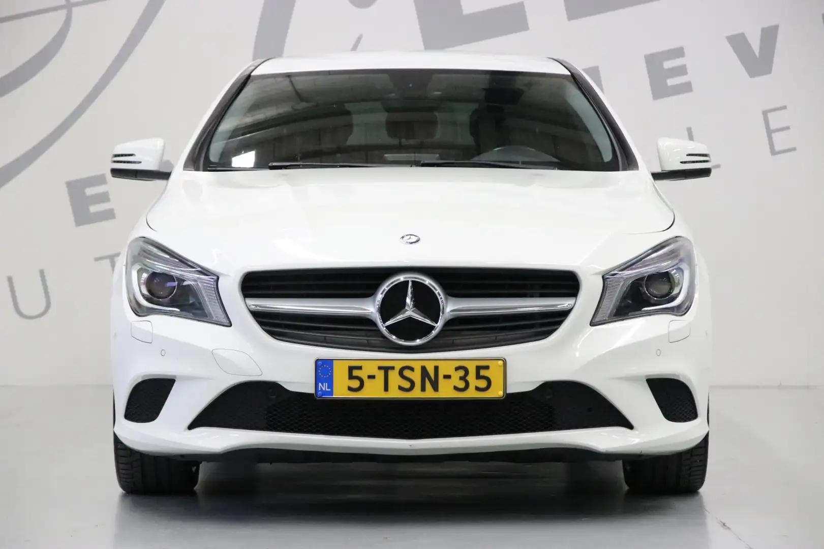 Mercedes-Benz CLA 180 Weiß - 2