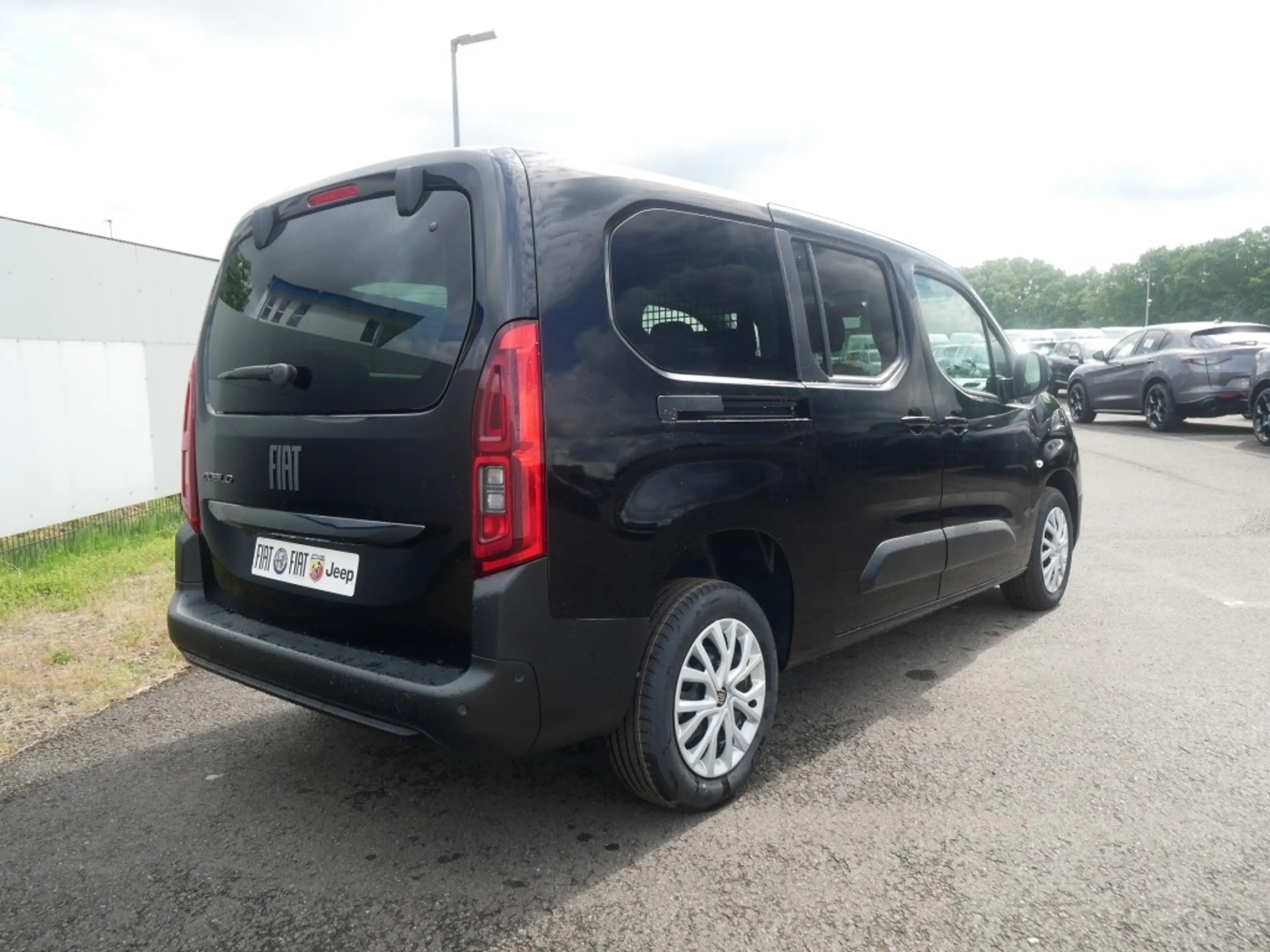 Fiat Doblo KOMBI N1 XL L2 1.5 BLUEHDI 130PS AT8 COMFORT TECHN — photo 3