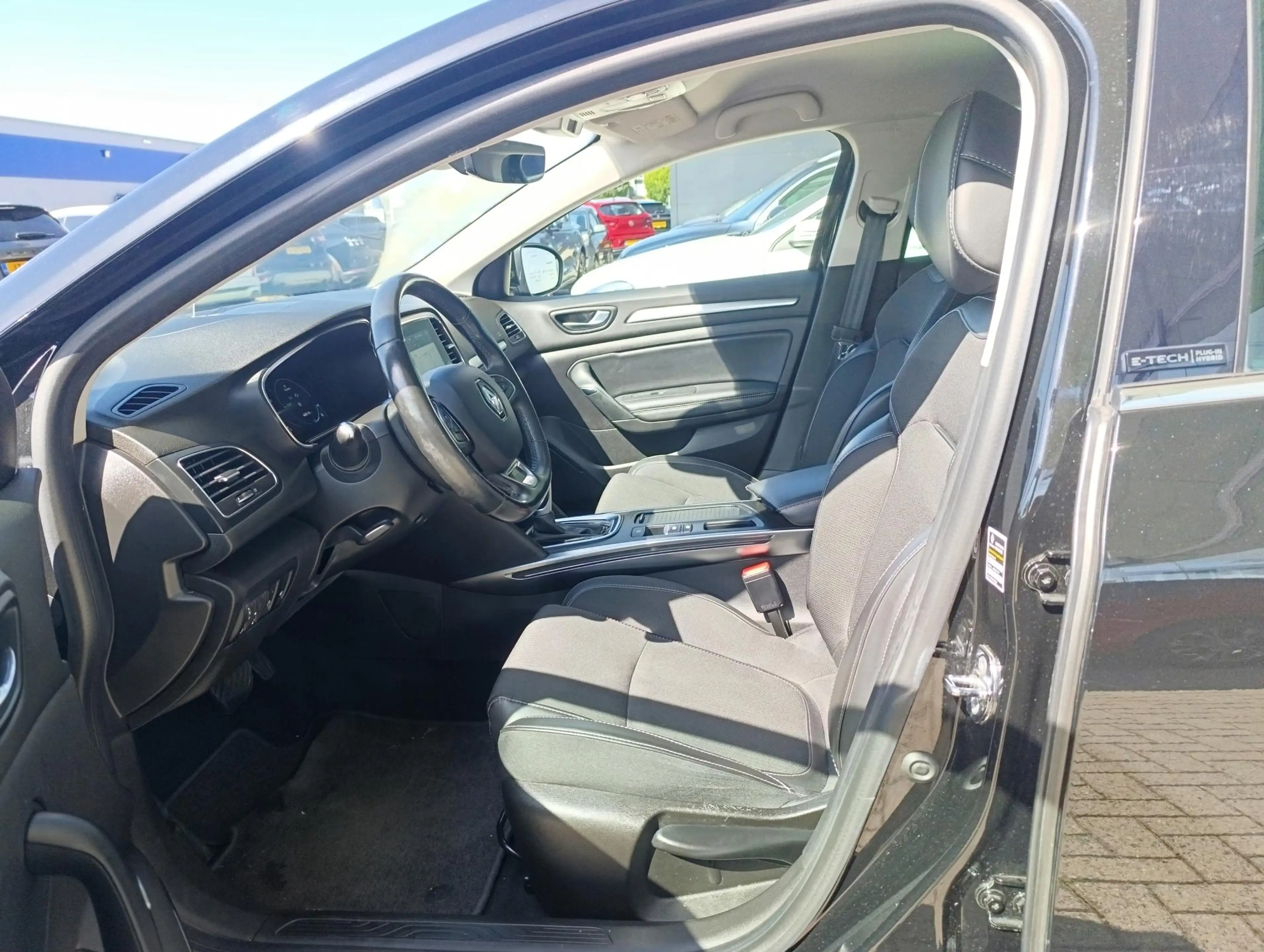 Renault Megane E-Tech Estate 1.6 Plug-In Hybrid 160 Intens | Adaptieve C — photo 15