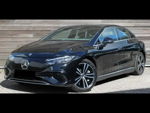 Mercedes-Benz EQE 300 Electric Art
