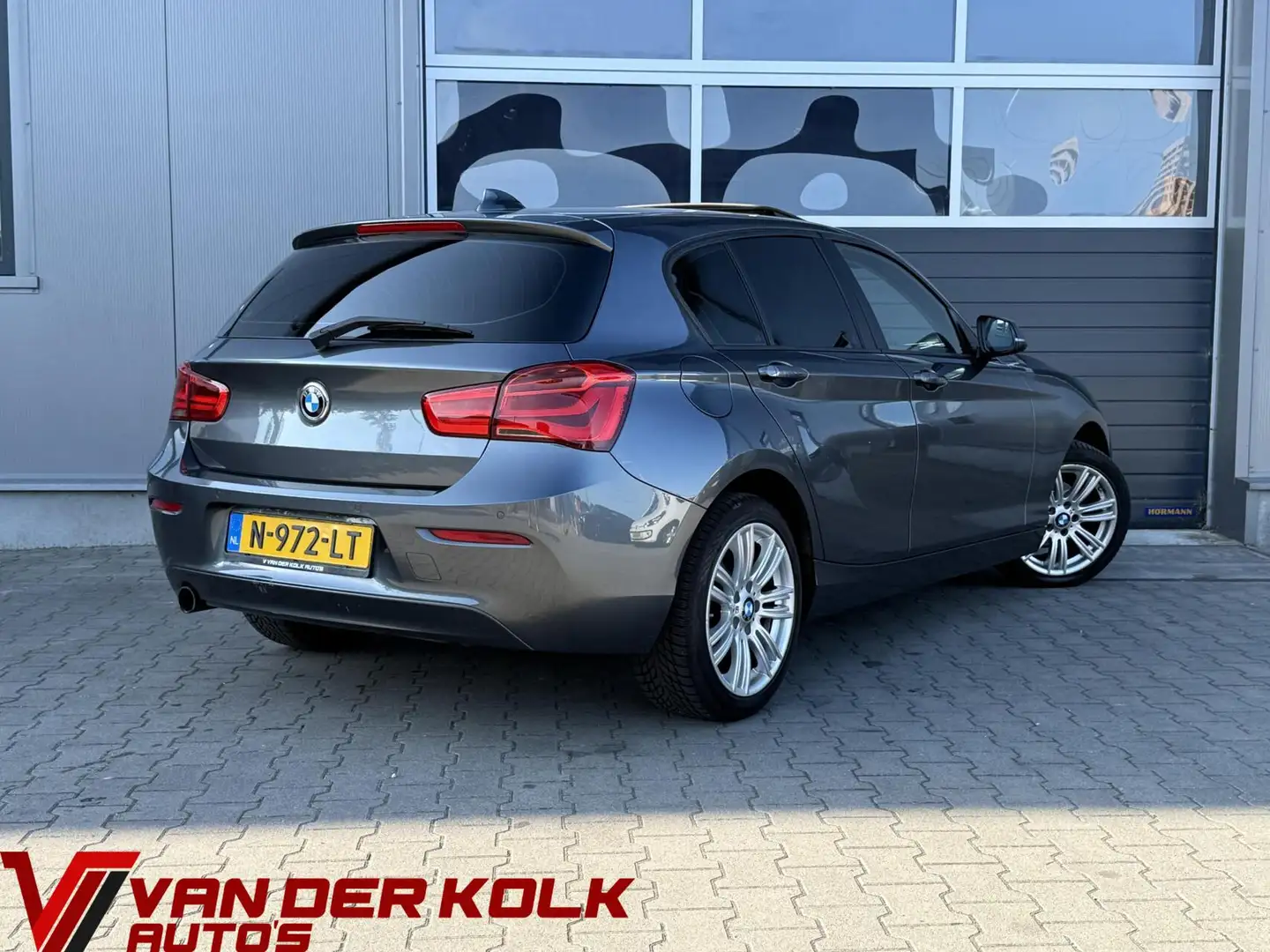 BMW 118 1-serie 118i Excecutive Panorama Navi Cruise Clima Šedá - 2
