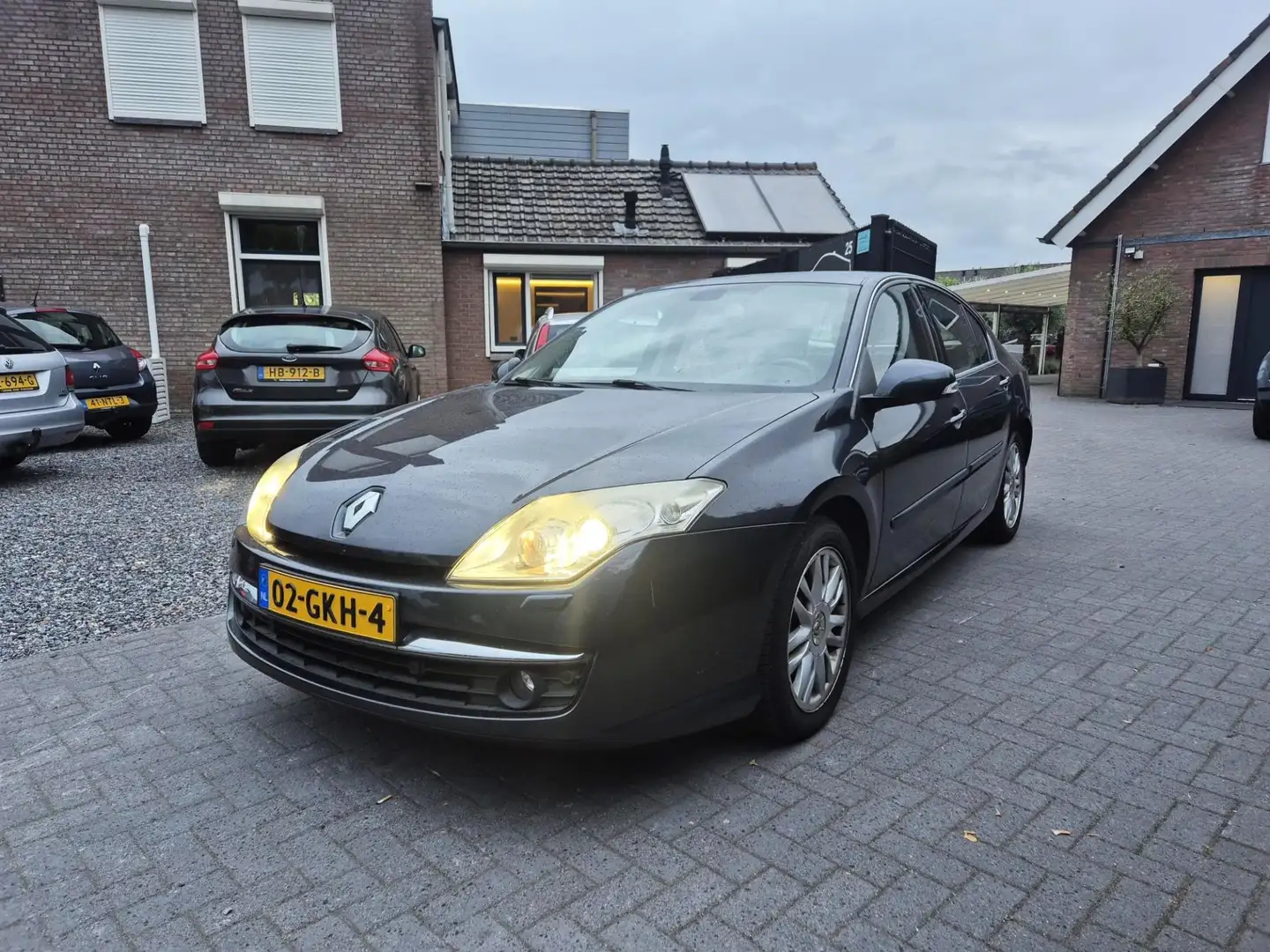 Renault Laguna 2.0 16V T Initiale Automaat Navi Clima Cruise Grijs - 2