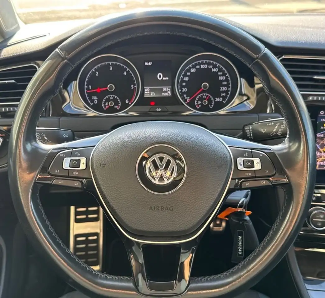 Volkswagen Golf Standard Model — photo 14