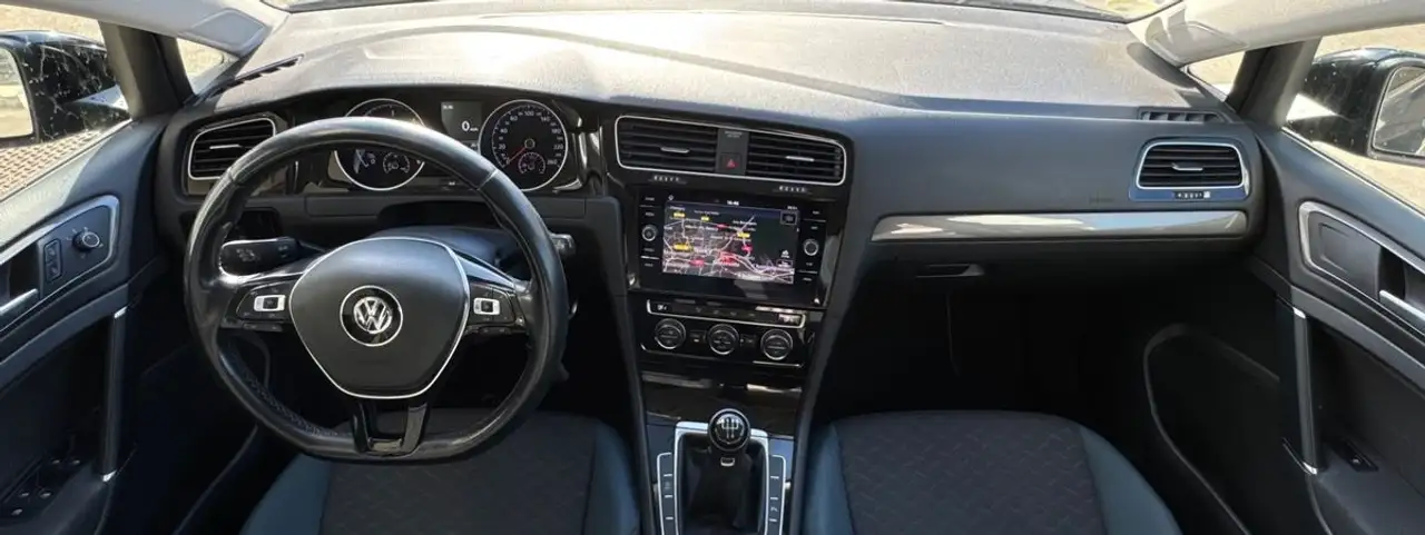 Volkswagen Golf Standard Model — photo 10
