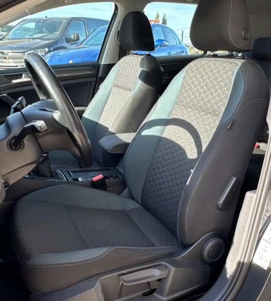 Volkswagen Golf Standard Model — photo 8