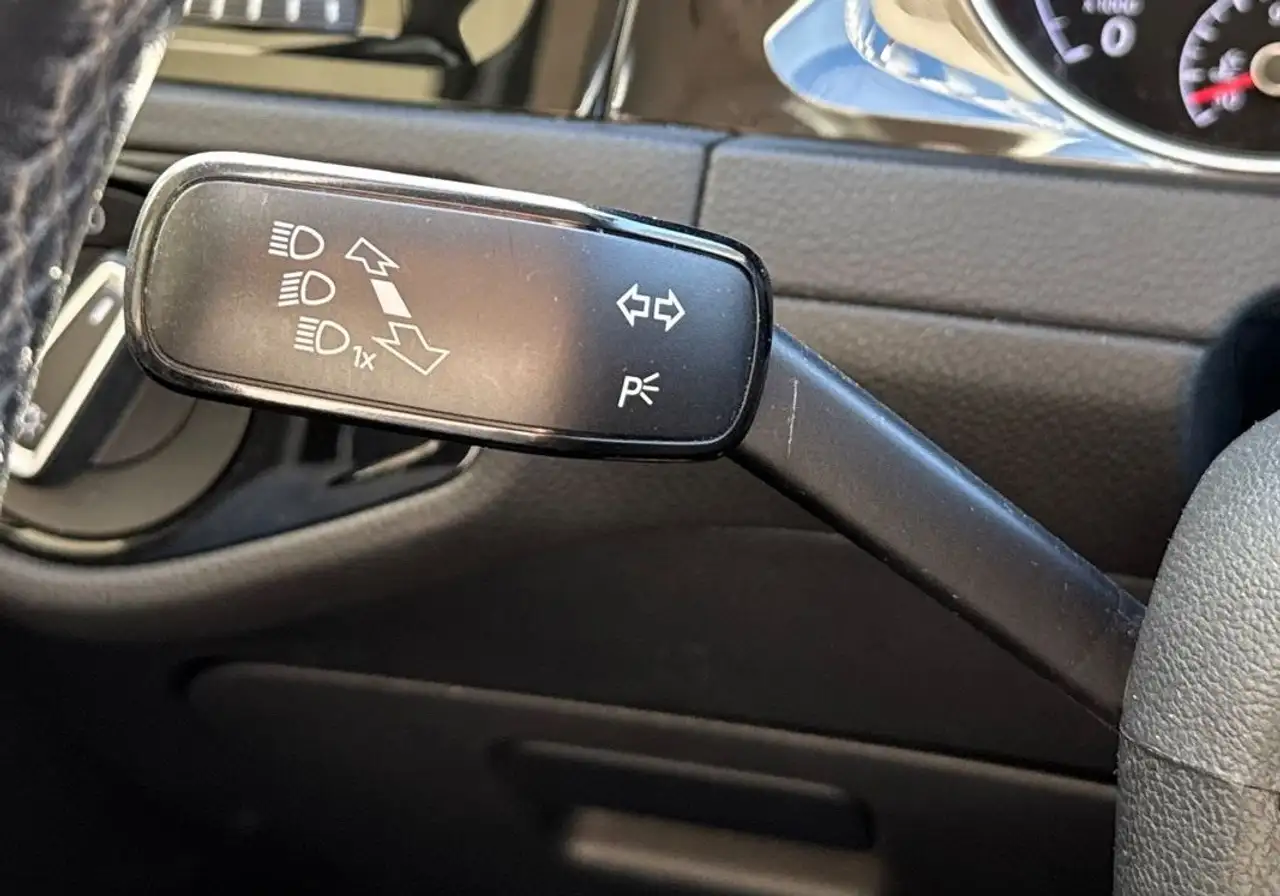 Volkswagen Golf Standard Model — photo 13