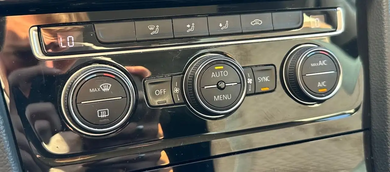 Volkswagen Golf Standard Model — photo 17