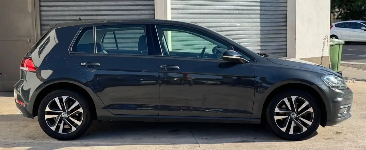 Volkswagen Golf Standard Model — photo 2
