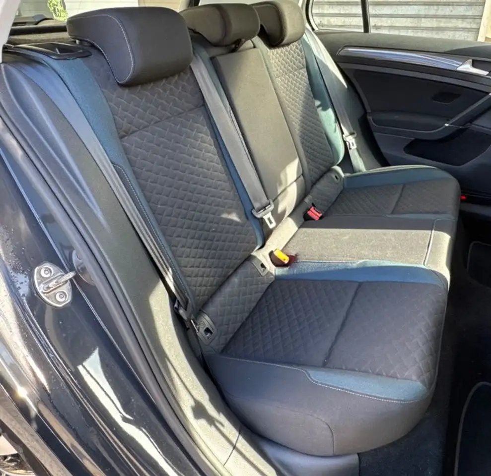Volkswagen Golf Standard Model — photo 26