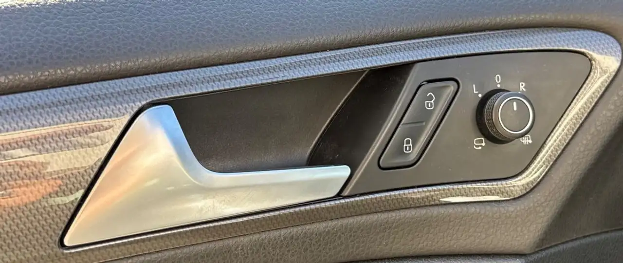 Volkswagen Golf Standard Model — photo 28