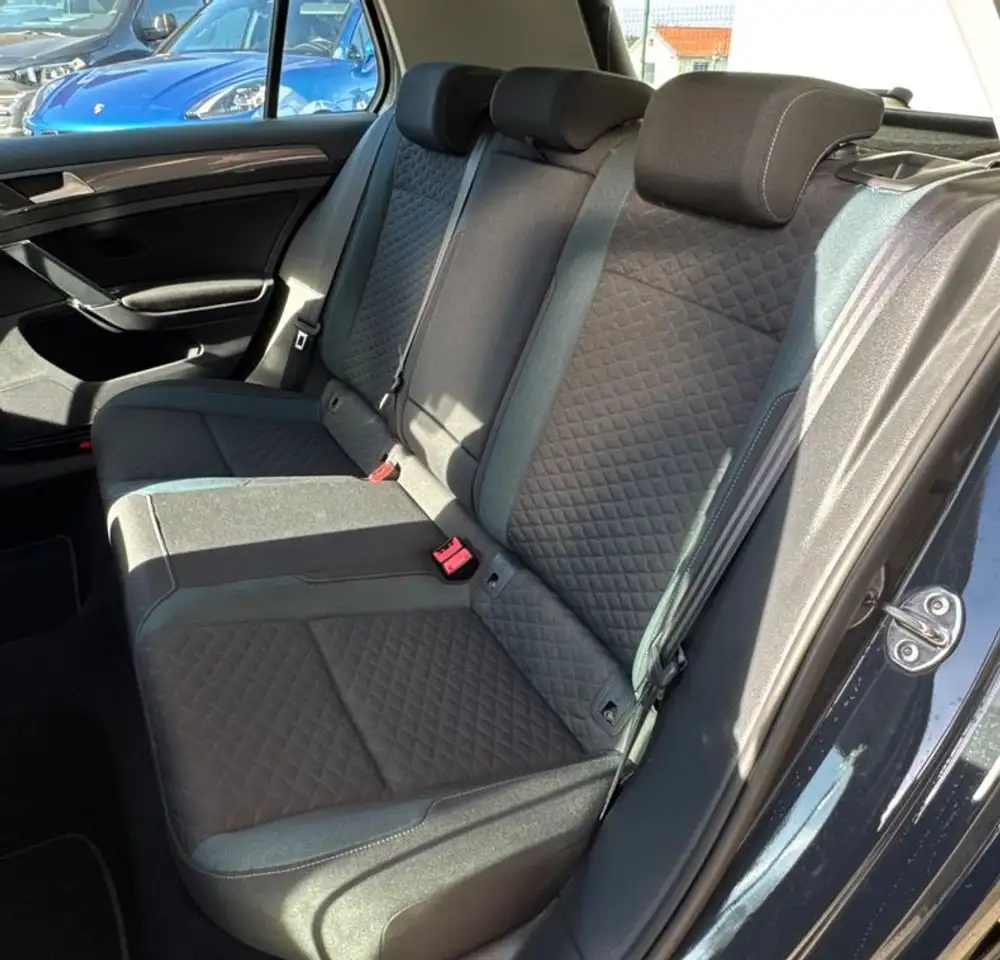 Volkswagen Golf Standard Model — photo 9