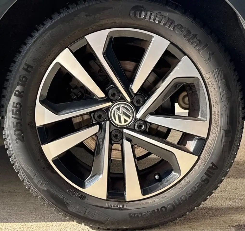 Volkswagen Golf Standard Model — photo 24