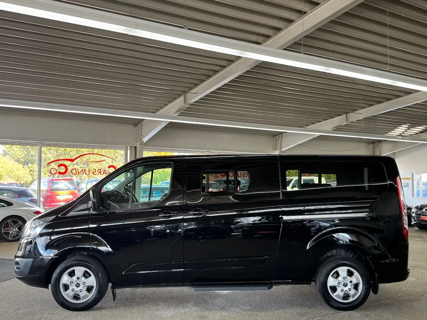 Ford Tourneo Custom L2 9Sitz *AHK*SHZ*NAV*TEM*PDC*RK* Schwarz - 2