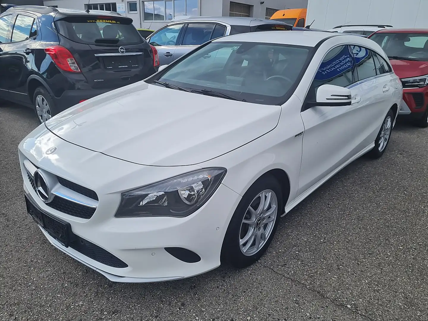 Mercedes-Benz CLA 180 d Shooting Brake Aut. bijela - 1