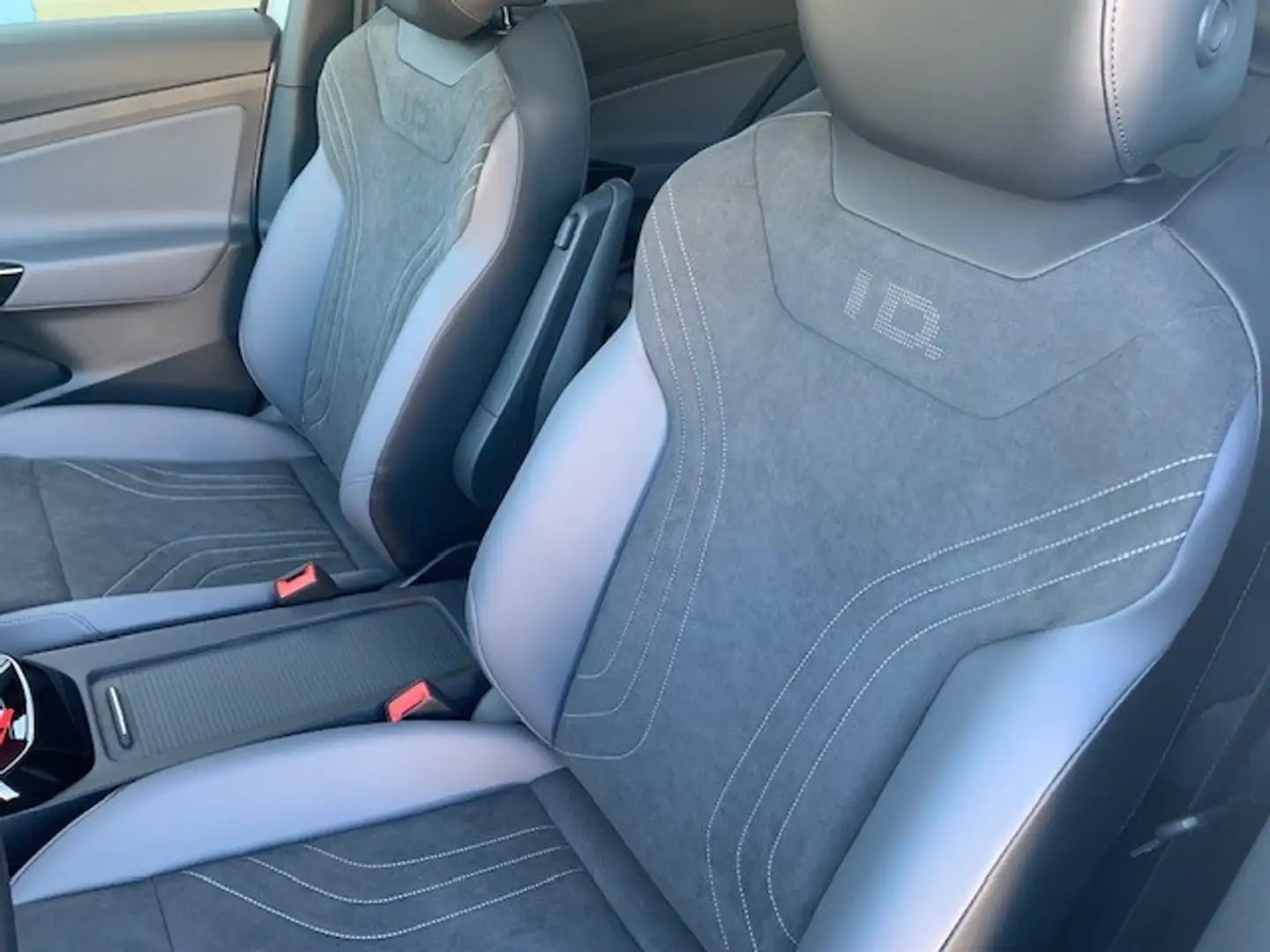 Volkswagen ID.4 PRO 210KW / 77kwh Argent - 2