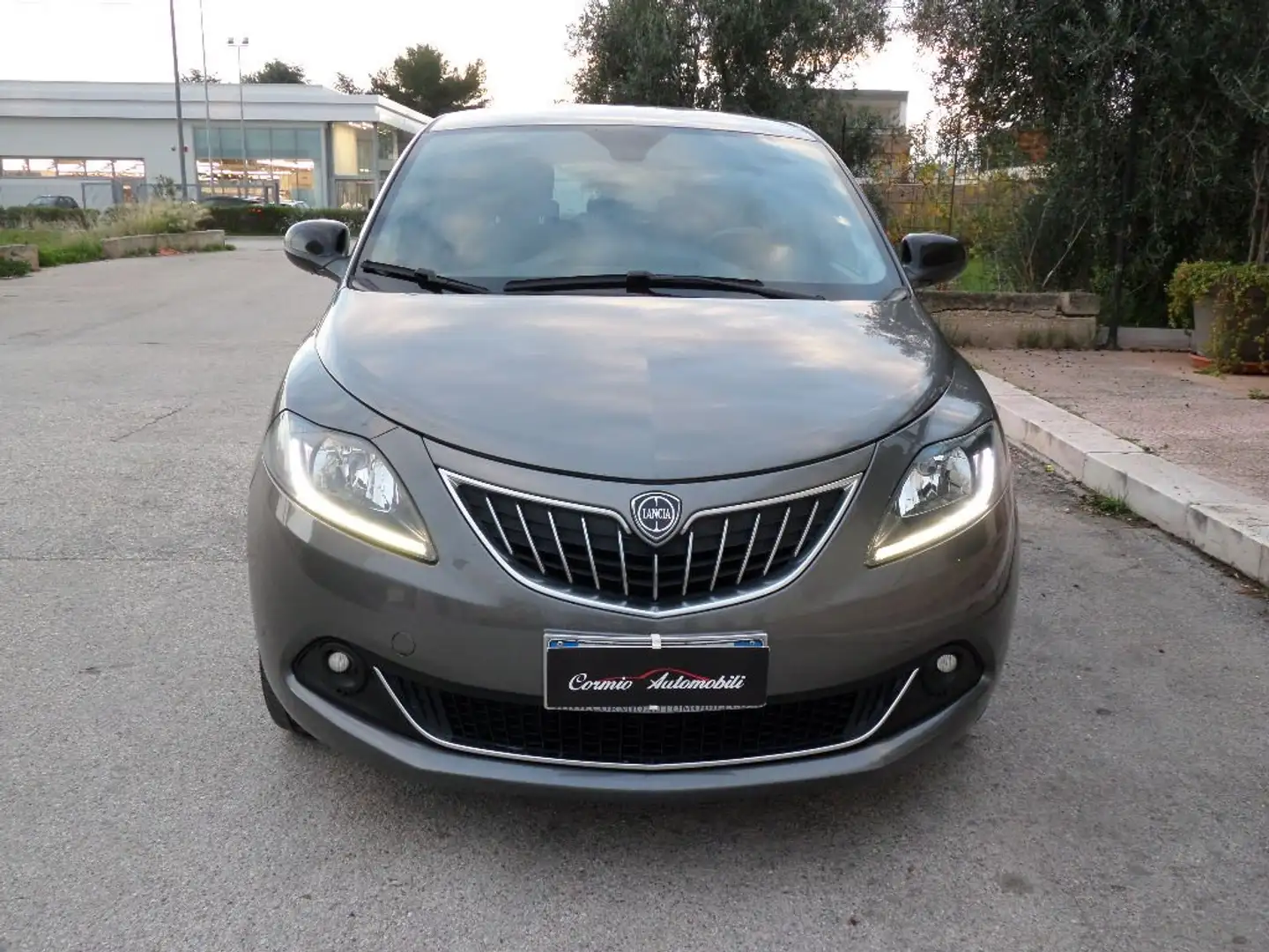 Lancia Ypsilon 1.0 FIREFLY HYBRID GOLD S&S 5 POSTI Grigio - 2