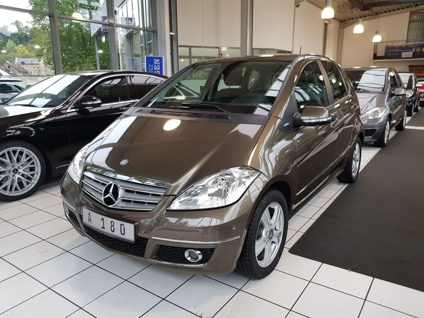 Mercedes-Benz A 180 AVANTGARDE PTS KIMA SHZ NEBEL TEILLEDER Brun - 1