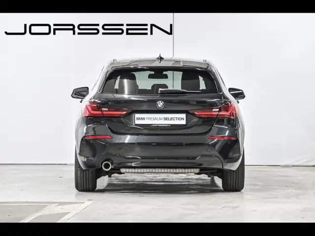 BMW 1 Series view 4