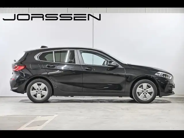 BMW 1 Series view 3