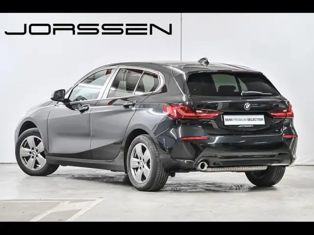 BMW 1 Series view 5