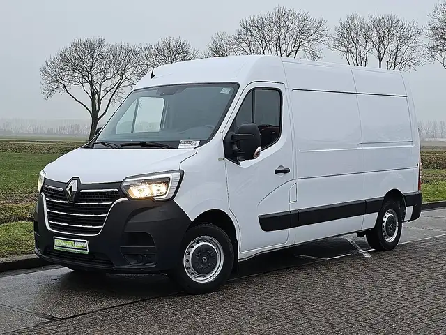 Renault Master T33 2.3 dCi 135 L2H2 airco navi, pdc, trekhaak