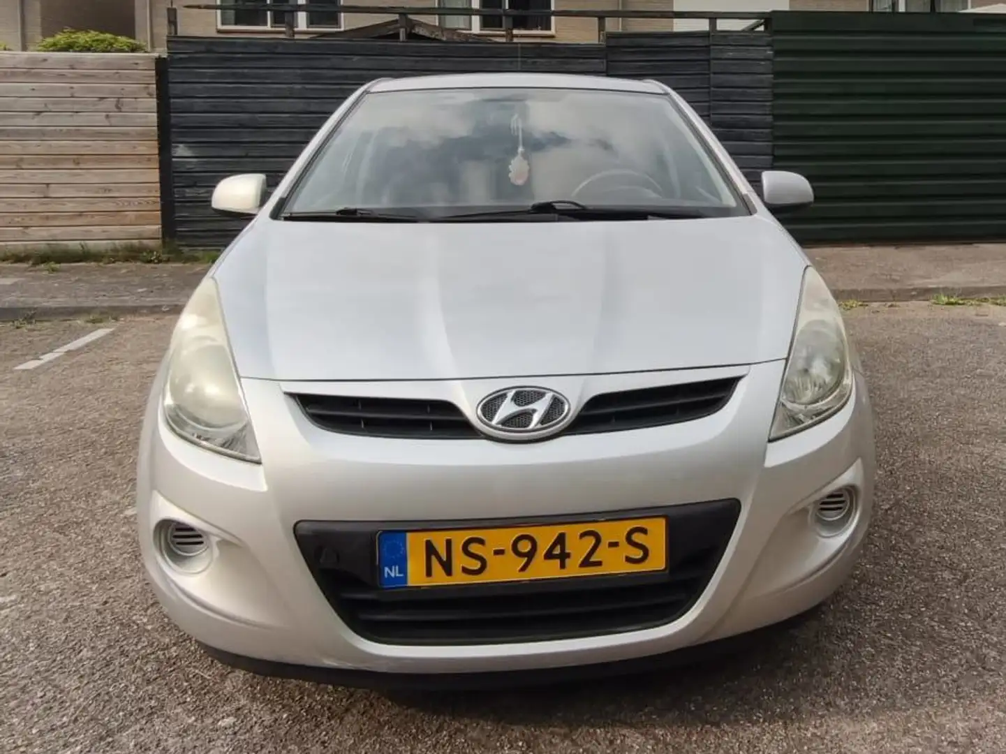 Hyundai i20 1.2  2011 Achtercamera MP4Radio Nieuwe Koppeling Grijs - 2