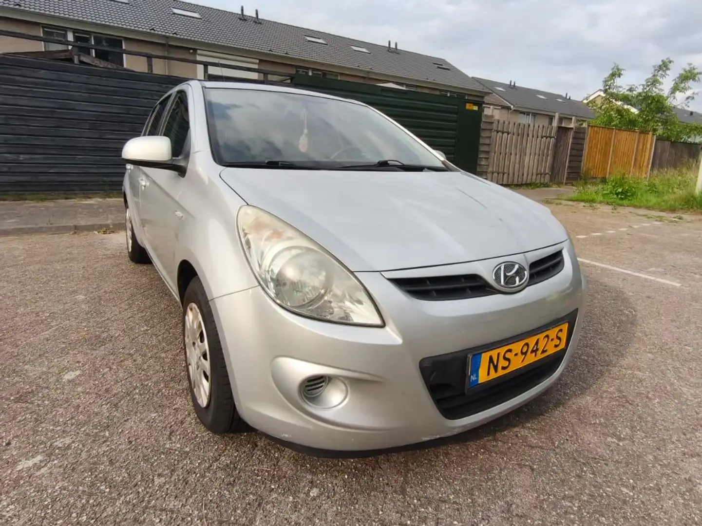 Hyundai i20 1.2  2011 Achtercamera MP4Radio Nieuwe Koppeling Grijs - 1