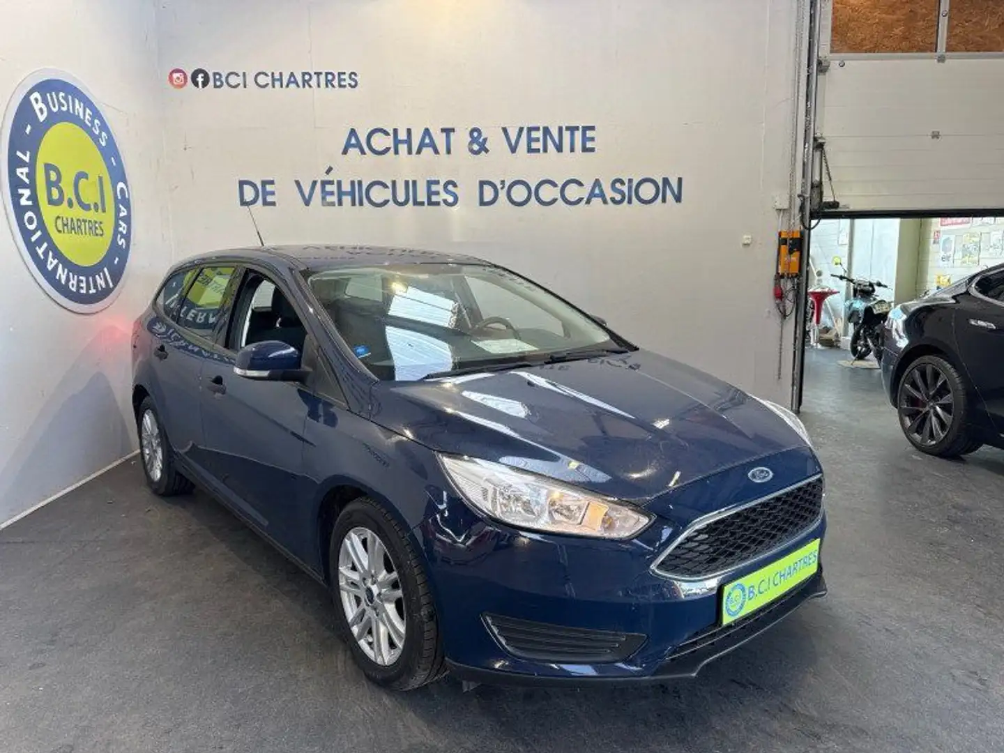 Ford Focus SW 1.0 ECOBOOST 100CH STOP&START TREND Bleu - 2