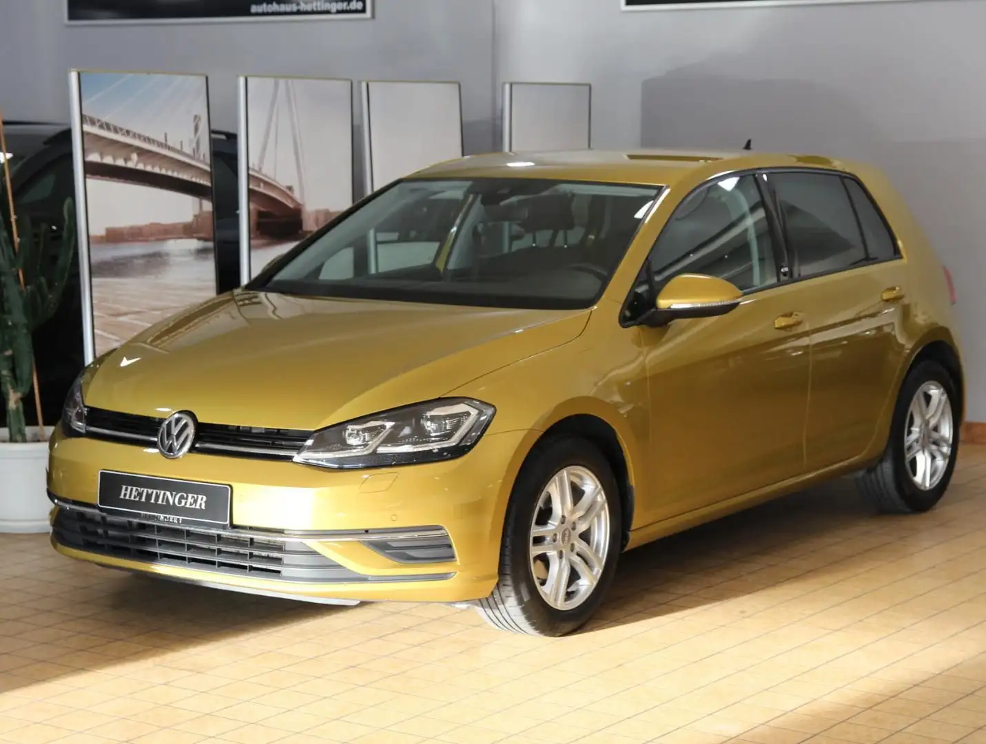 Volkswagen Golf SOUND 1.0 TSI DSG, Navi,LED,ACC,Climatr... Gelb - 1