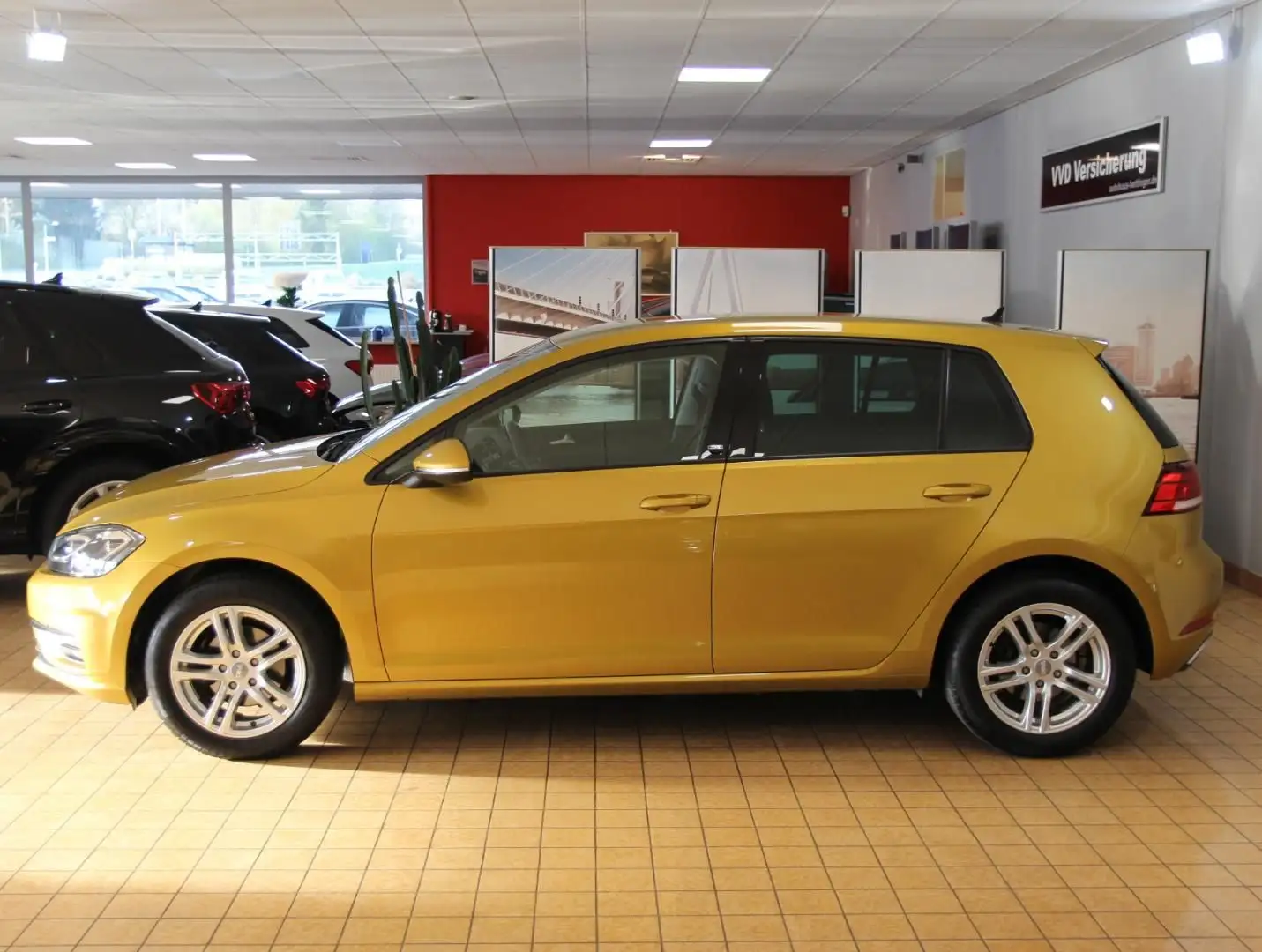 Volkswagen Golf SOUND 1.0 TSI DSG, Navi,LED,ACC,Climatr... Gelb - 2
