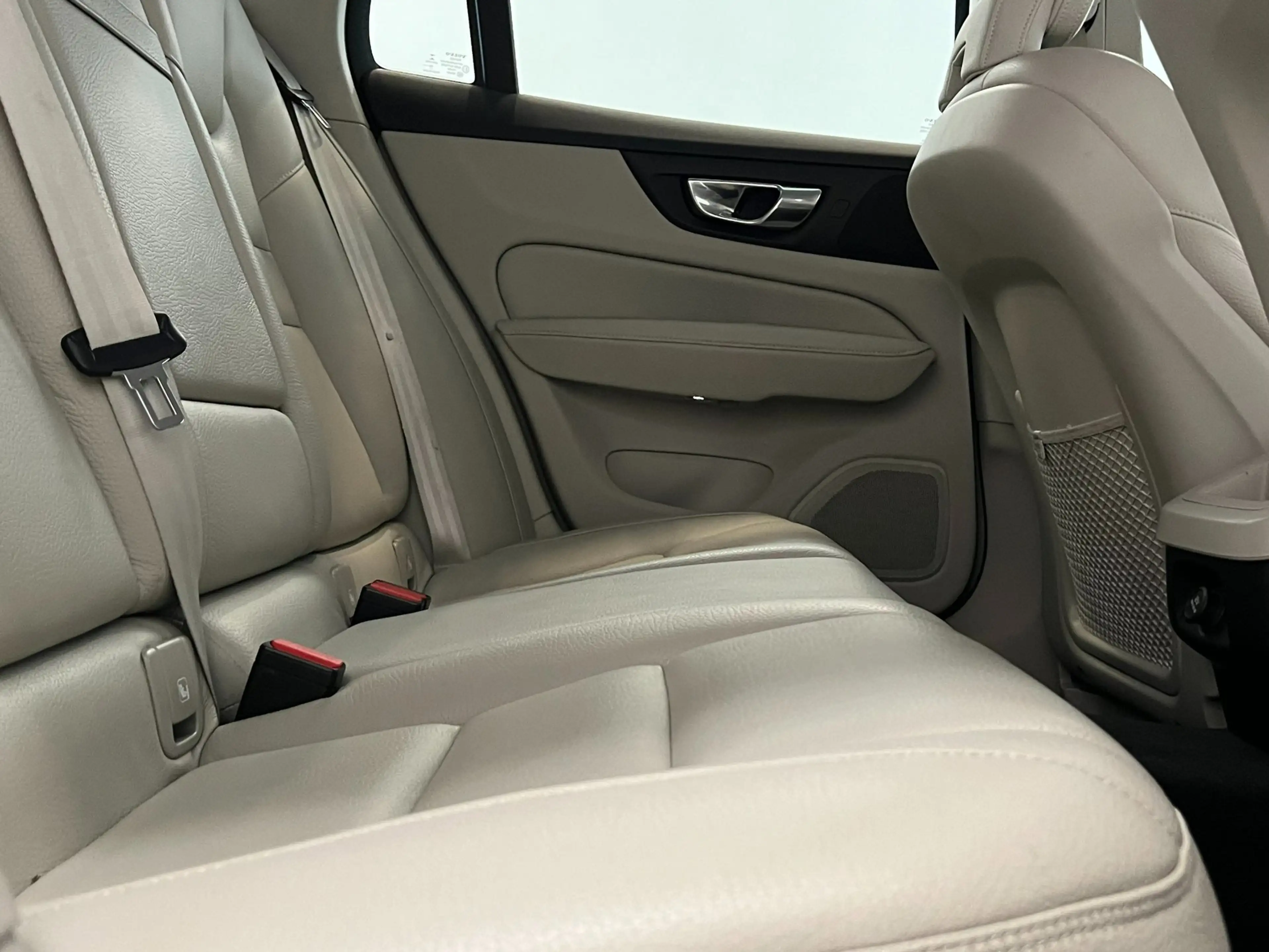 Volvo V60 2.0 D3 / BTW / CarPlay / Memory / Leder / Keyless — photo 7