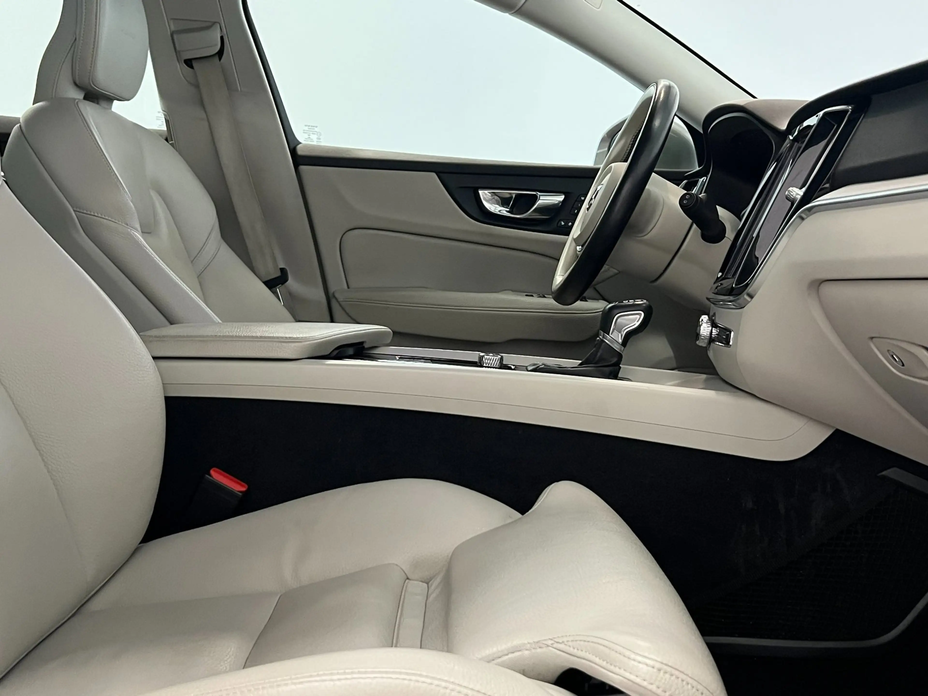 Volvo V60 2.0 D3 / BTW / CarPlay / Memory / Leder / Keyless — photo 6