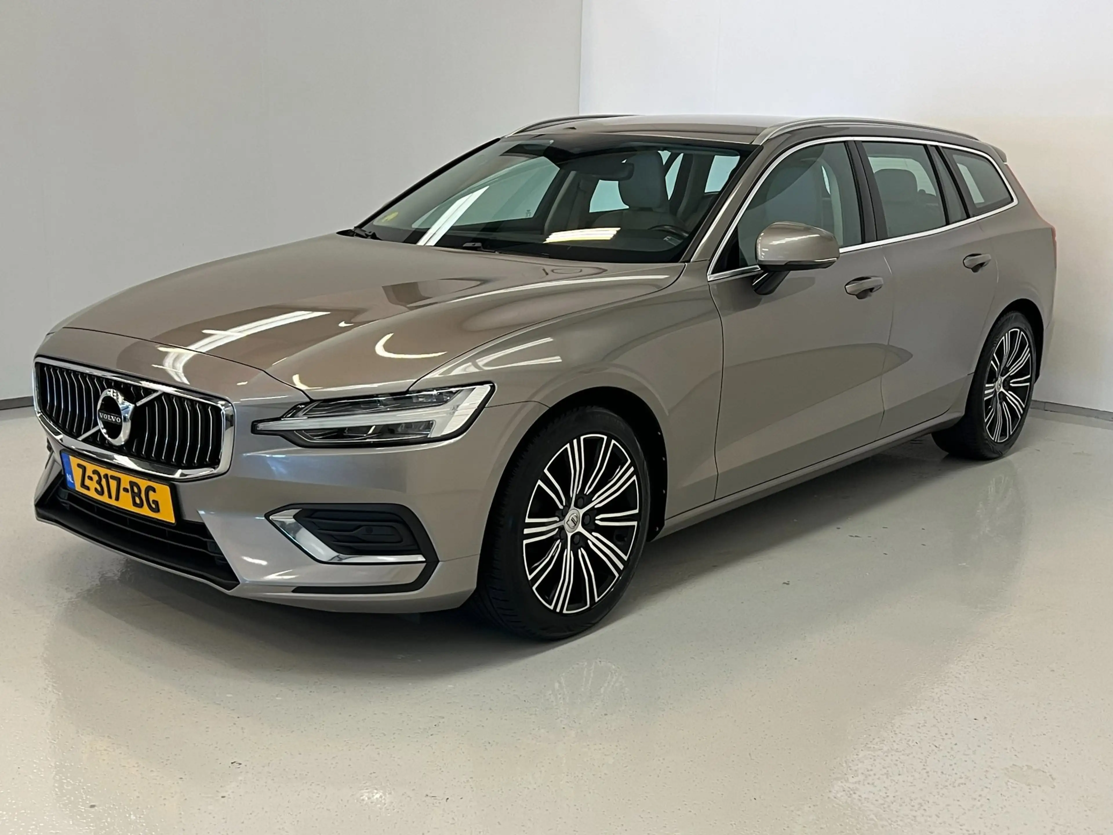 Volvo V60 2.0 D3 / BTW / CarPlay / Memory / Leder / Keyless — photo 3