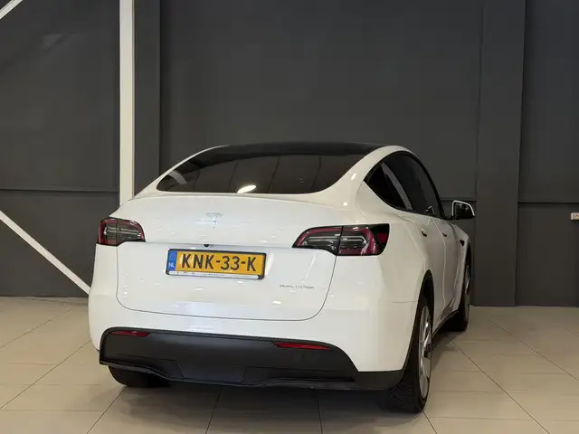 Tesla Model Y view 4