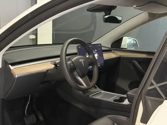 Tesla Model Y view 7